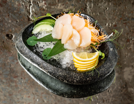 scallop sashimi on ice