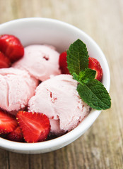 Strawberry ice cream