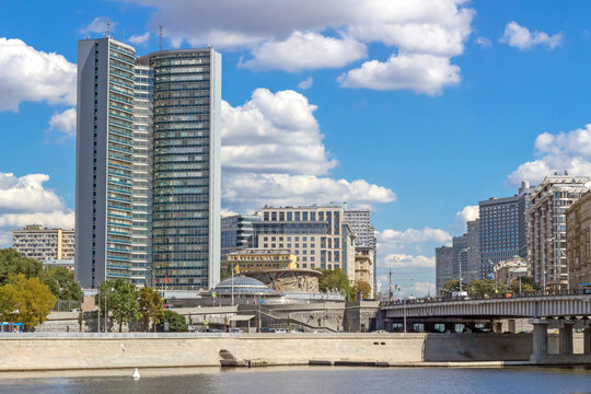 Skyscraper of the Moscow government on the Moscow river
