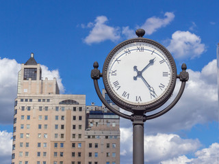 Fototapeta na wymiar City street clock