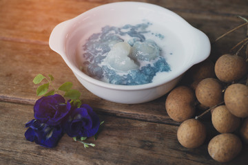 Sweet Sticky Rice with Longan and Coconut milk