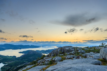 Sonnenuntergang im Lysefjord von Norwegen