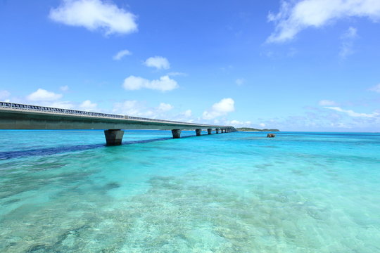 海を渡る橋