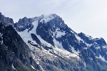 Fototapeta na wymiar massif du mont blanc, versant italien