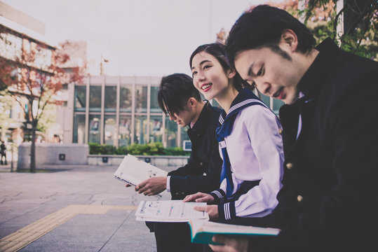 Group of japanese teenagers, lifestyle moments in a school day