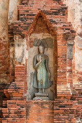Fototapeta na wymiar Old Buddha statue.