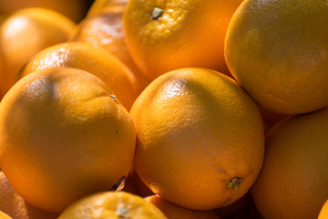 山積みのオレンジ