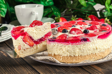 Cheesecake with strawberries, blueberry and jelly