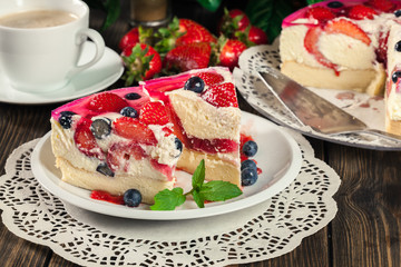 Cheesecake with strawberries, blueberry and jelly