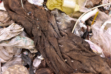 Old garbage Household It is a large quantity of waste. And it's tricky to handle and eliminate.