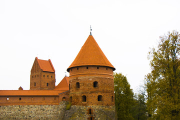 Obraz premium Trakai castle landmark in Lithuania.Old village wooden house in Trakai, Lithuania.Trakai is a town in southeastern Lithuania, west of Vilnius, the capital. Part of the Trakai Historical National Park.