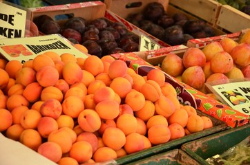 Marché dominical de la place du Miroir à Jette (Bruxelles) : Fruits

