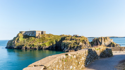 Panoroma of Saint Catherine's island and fort at the coast of Tenby on a hot summer day, Wales, UK. A picturesque and colorful village on the coast of Wales. © Hilda Weges