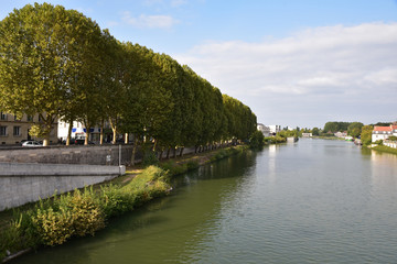 Fototapeta na wymiar Bords de l'Oise à Compiègne, France
