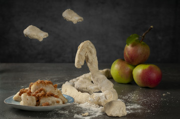 surowe ciasto na kluski leniwe