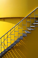 Industrietank mit Treppe