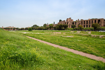 ローマ市内の古代遺跡（イタリア）　チルコ・マッシモとパラティーノの丘