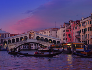 Fototapeta na wymiar Venice at sunset. Rialto bridge