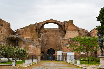 ローマ市内の古代遺跡（イタリア）　ディオクレティアヌス浴場跡であるローマ国立博物館の建物