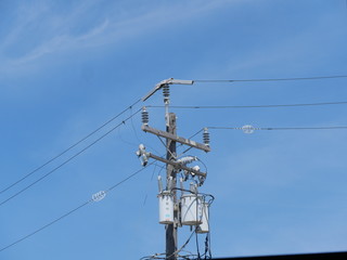 Strommast mit Trafo