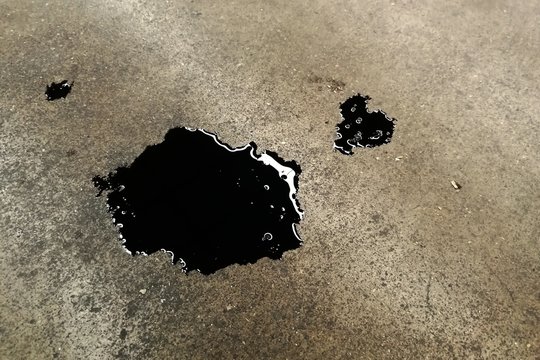 Как выглядит мазутное пятно в черном море Thanakon: фотографії, зображення, ресурси Adobe Stock