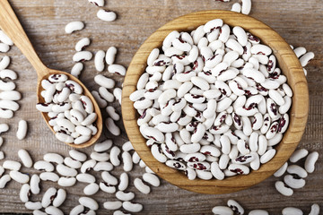 Obraz na płótnie Canvas raw white beans