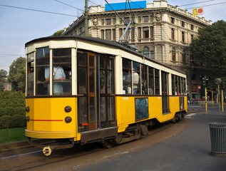 Fototapeta na wymiar Tram a Milano