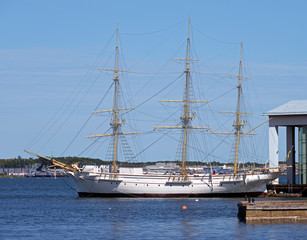 Fototapeta na wymiar Historischer Grosssegler in Karlskrona
