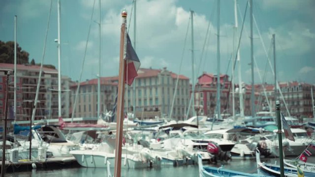Drapeau fran&ccedil;ais sur un bateau