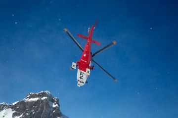 Foto op Plexiglas De reddingshelikopter © swisshippo