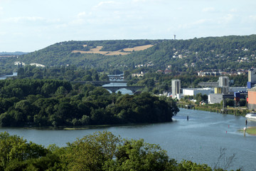 Fototapeta na wymiar Mantes la Jolie - Vallée de la Seine
