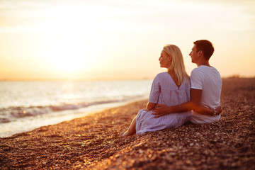 Fototapeta premium Young happy couple on seashore.