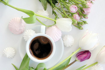 Obraz na płótnie Canvas flowers and cup of coffee