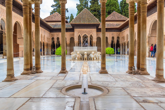 The Courtyard of the Lions at the rain (Patio de los Leones), Alhambra, Granada, Andalucia, Spain.