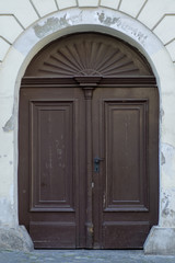 Fototapeta na wymiar An old, powerful wooden door