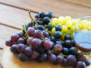 grapes and glasses on a wooden tray