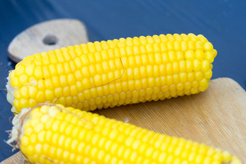 Boil corn in boiling water on a fire.