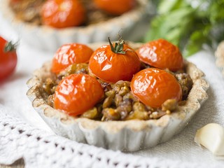 tarts with lentils and cherry tomatoes