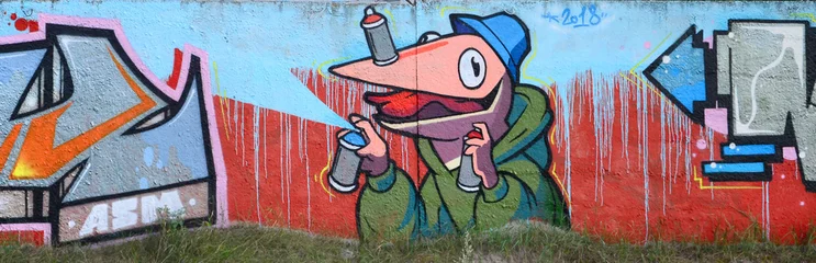 Vollständiges und vollendetes Graffiti-Kunstwerk. Die alte Wand ist mit Farbflecken im Stil der Straßenkunstkultur dekoriert. Farbige Hintergrundtextur © mehaniq41