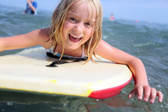 girl bodyboarding