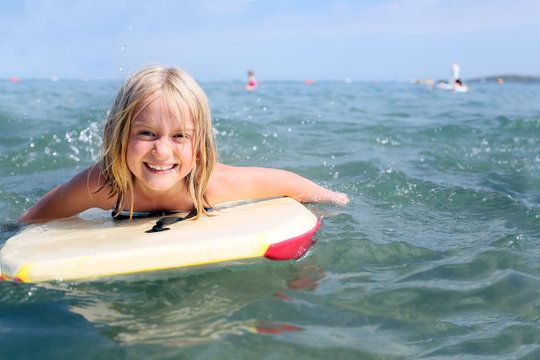 girl bodyboarding