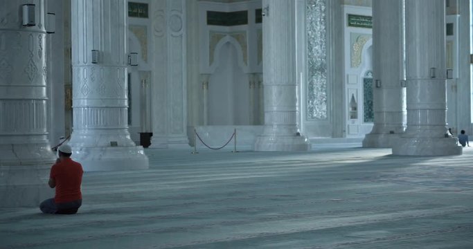 Hazrat Sultan Mosque - mosque interior 4K