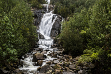 Fototapeta na wymiar Lush Waterfall