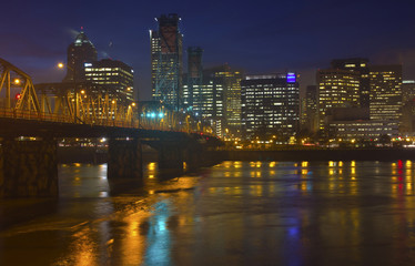 Fototapeta premium Portland Oregon downtown lights and fog.