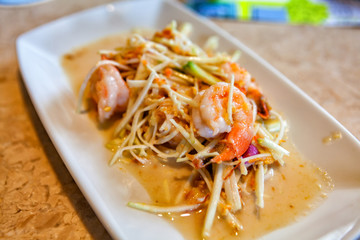 Spicy mango salad with shrimp