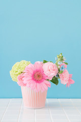 ガーベラとカーネーションの花束