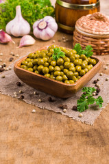 Canned green peas
