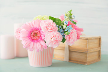 ガーベラとカーネーションの花束