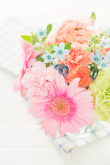 ガーベラとカーネーションの花束
