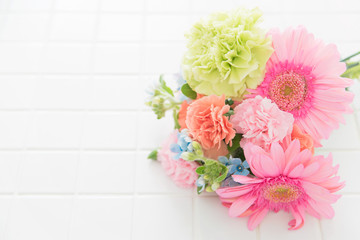 ガーベラとカーネーションの花束